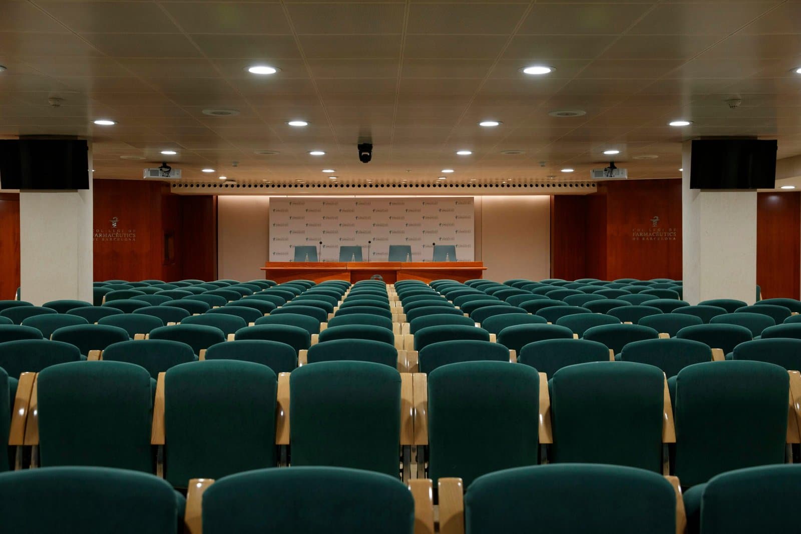 Hybrid conference with remote simultaneous interpretation